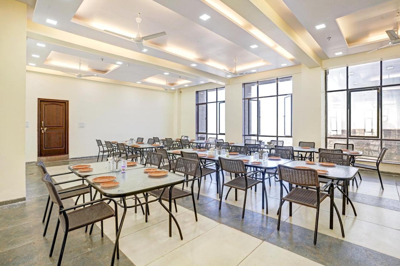Townhouse Oak Hotel Rama ナーシク エクステリア 写真