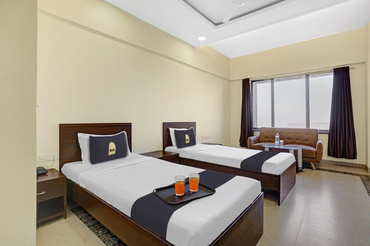 Townhouse Oak Hotel Rama ナーシク エクステリア 写真